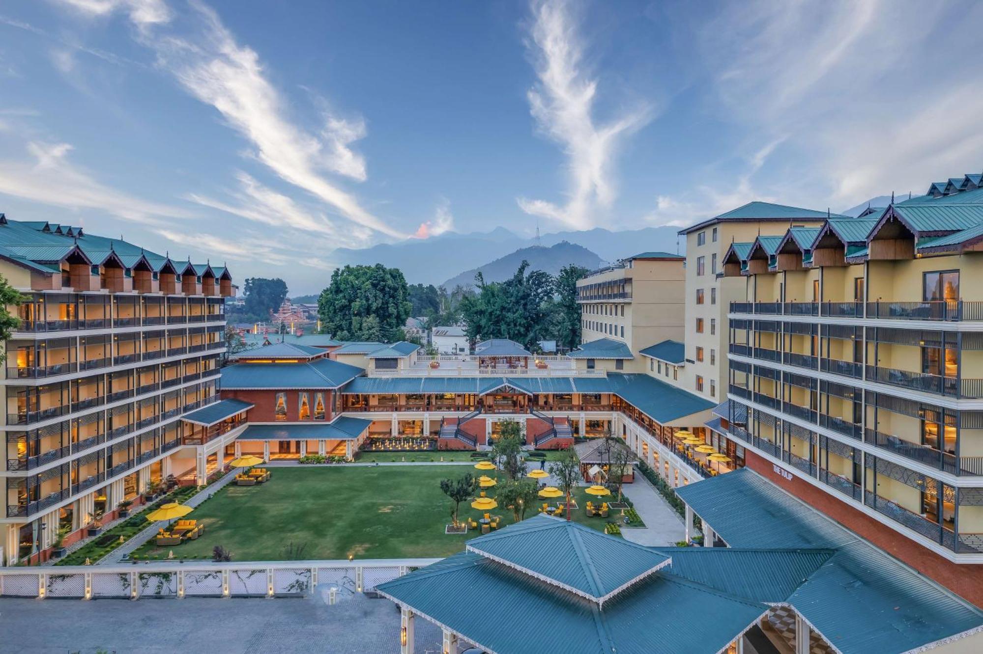 Radisson Collection Hotel & Spa, Riverfront Srinagar Exterior foto